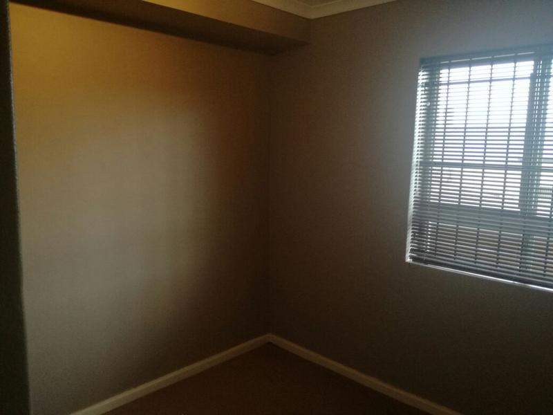 To Let 2 Bedroom Property for Rent in Uitzicht Western Cape